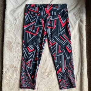 Fabletics Large Capri Athletic Leggings